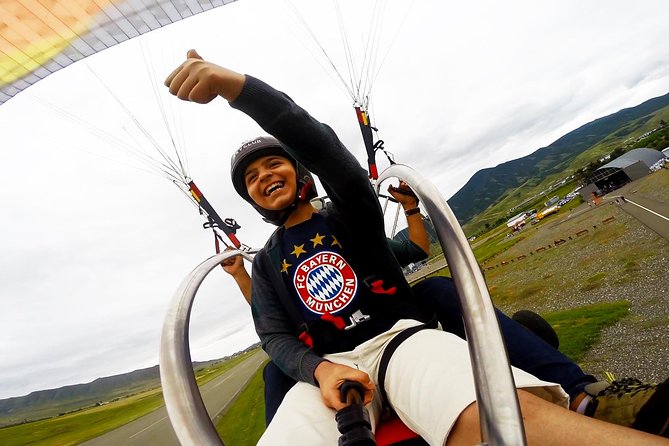 Paragliding in Armenia - Preparing for takeoff with your pilot