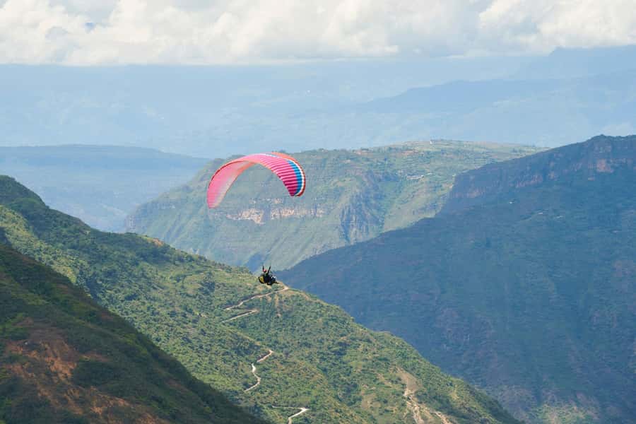 Paragliding in Cañon del Chicamocha - Safety briefing and professional equipment