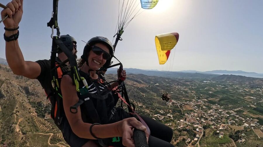 Paragliding in Chania - A fast rise above the Cretan coast