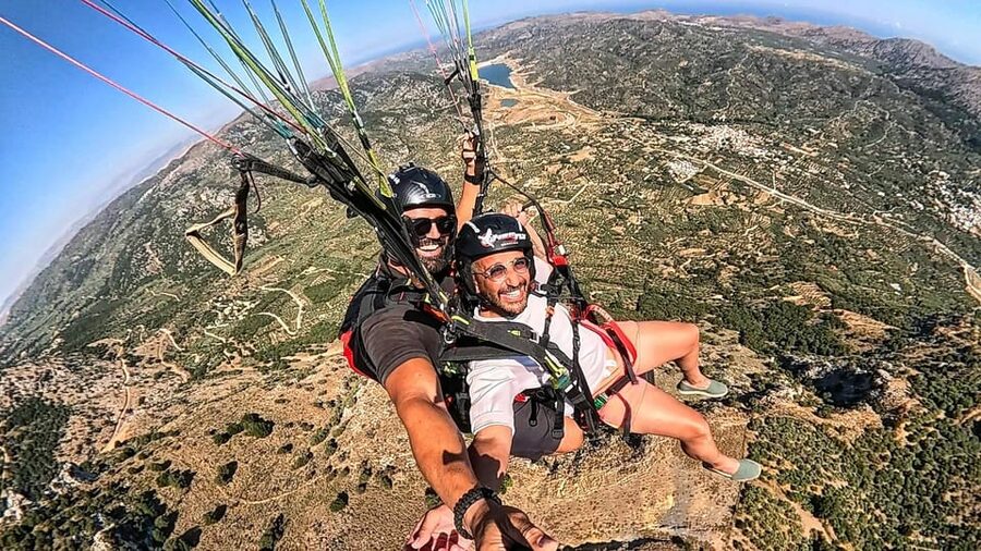 Paragliding in Chania - Why the pilot and weather policy matter