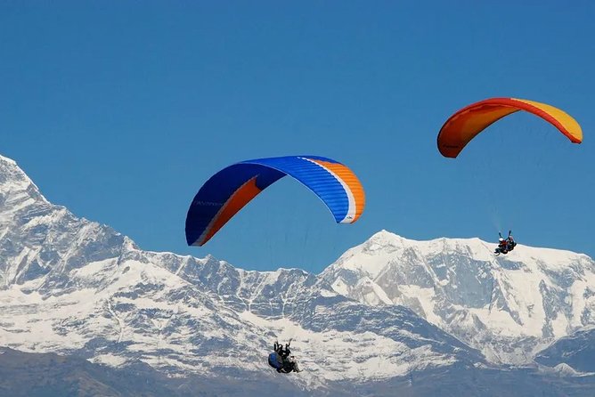 Paragliding in Kullu Manali - The mountain views and the feeling of flight