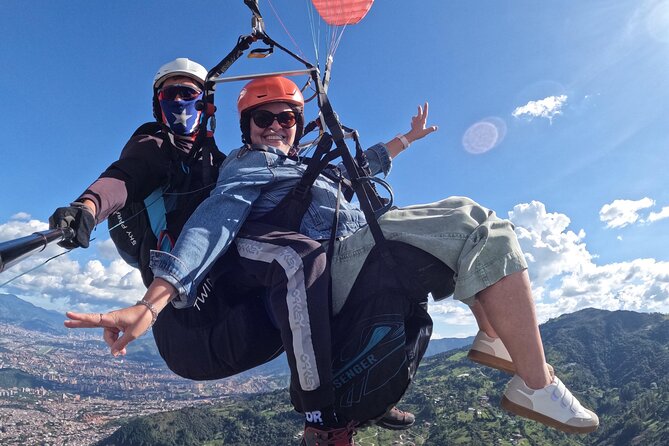 Paragliding in Medellin. - Leaving the mountain and taking to the air