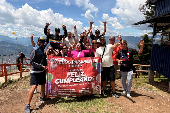 Paragliding in Medellin. - What the flight feels like for different people