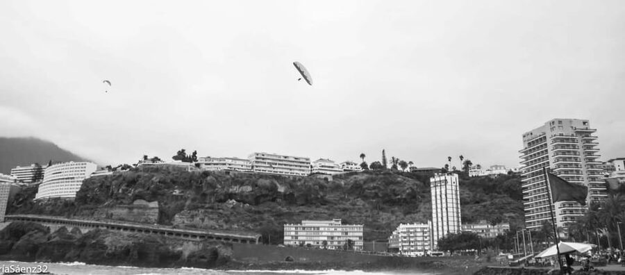 Paragliding in Puerto de la Cruz - The takeoff, flight, and landing