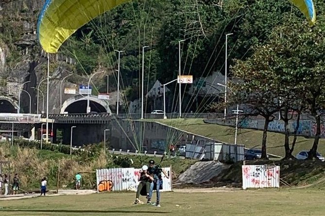 Paragliding in Rio de Janeiro - Flying beside Pedra Bonita and Pedra da Gávea