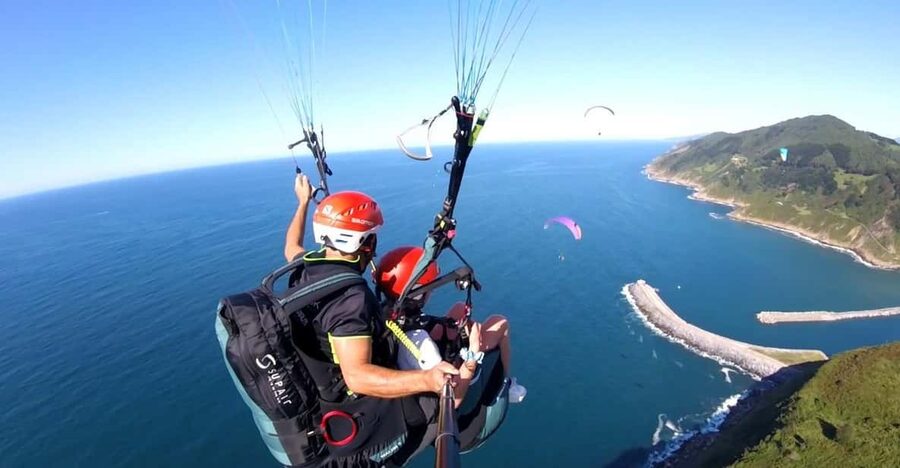 Paragliding in San Sebastian - The instructors and group size