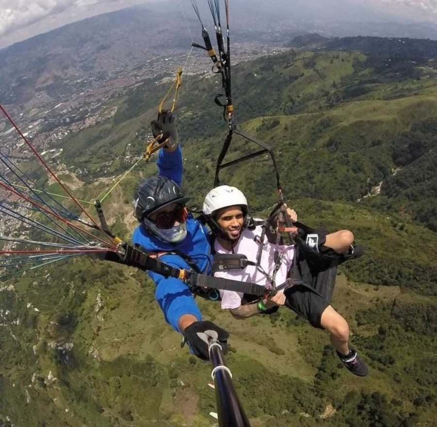 Paragliding Medellin with Transportation and free Videos - Is $124 a fair price?
