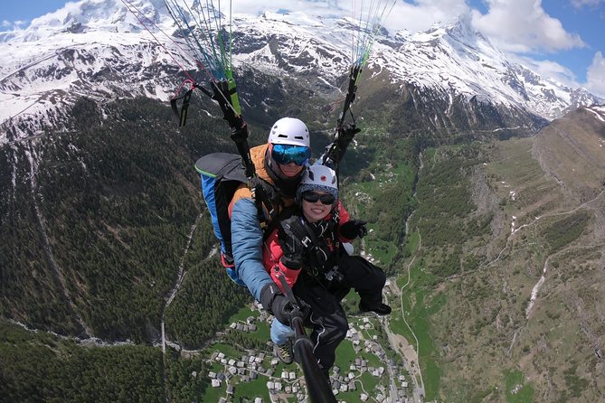 Paragliding mountain flight - Pilots With Local Roots