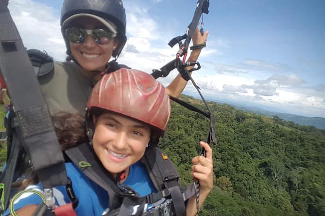 Paragliding tandem flight 1.500 ft & up - What this Jaco tandem flight is really like