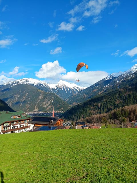 Paragliding Tandem Flight - The pilots and the human side of the flight