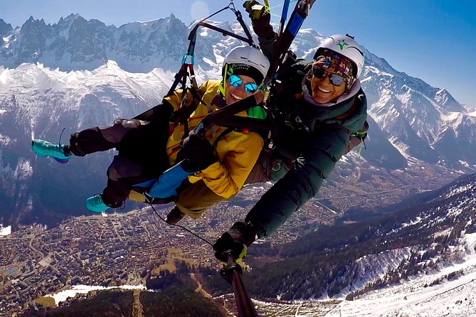Paragliding Tandem Flight over the Alps in Chamonix - Trying the controls and adding acrobatics