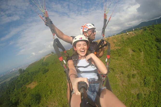 Paragliding tandem flights in Georgia - The safety briefing and tandem setup