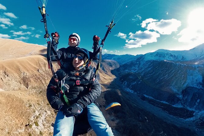 Paragliding Tandem Flights in Gudauri - The pilots and the feeling of the flight