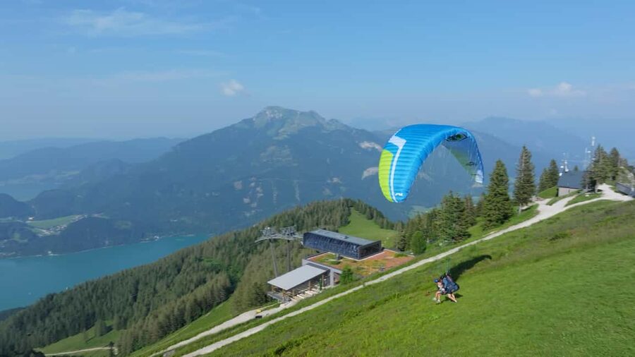 Paragliding Tandem in Salzkammergut / Sound of Music Flight - From the cable-car station to the clouds