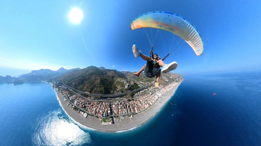 Paragliding Tandem Taormina + Video/Foto e GoPro + Acrobazia - Leaving Taormina for the launch point