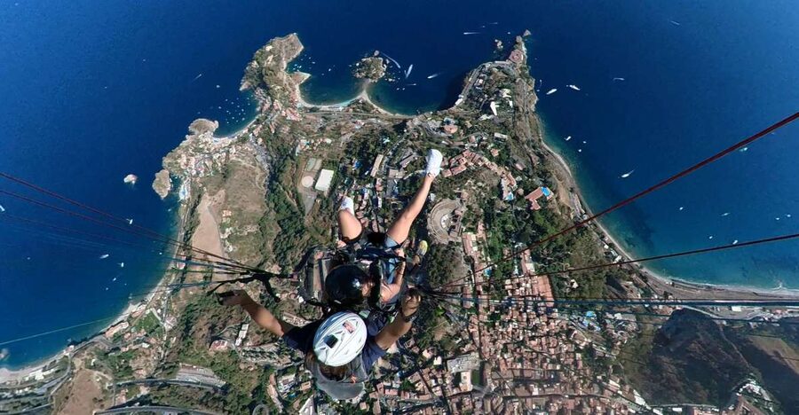 Paragliding Tandem Taormina + Video/Foto e GoPro + Acrobazia - Getting ready with a certified pilot