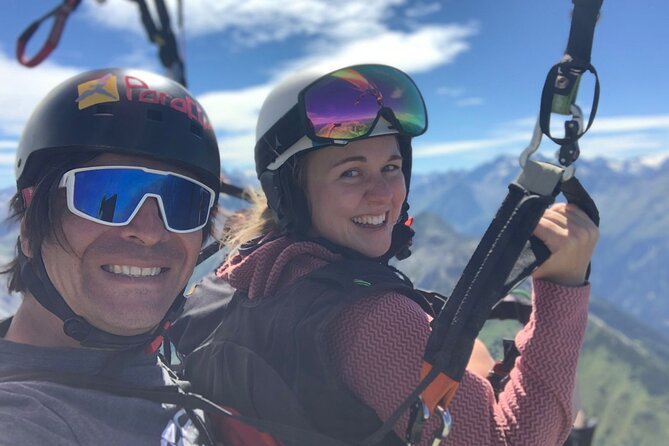 Paragliding & Tandemflüge with World Champion & Team, Stubaital - Landing, packing up, and the flight school