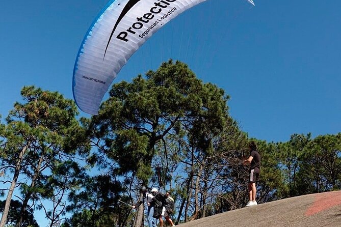 Private Paragliding Flight in Valle de Bravo with Instructor - From Santa Maria Ahuacatlan to Monte Alto