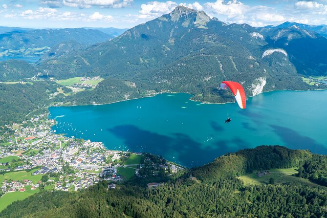 Private Tandem Paragliding Experience in St. Gilgen - The flight route from Zwölferhorn to the landing site