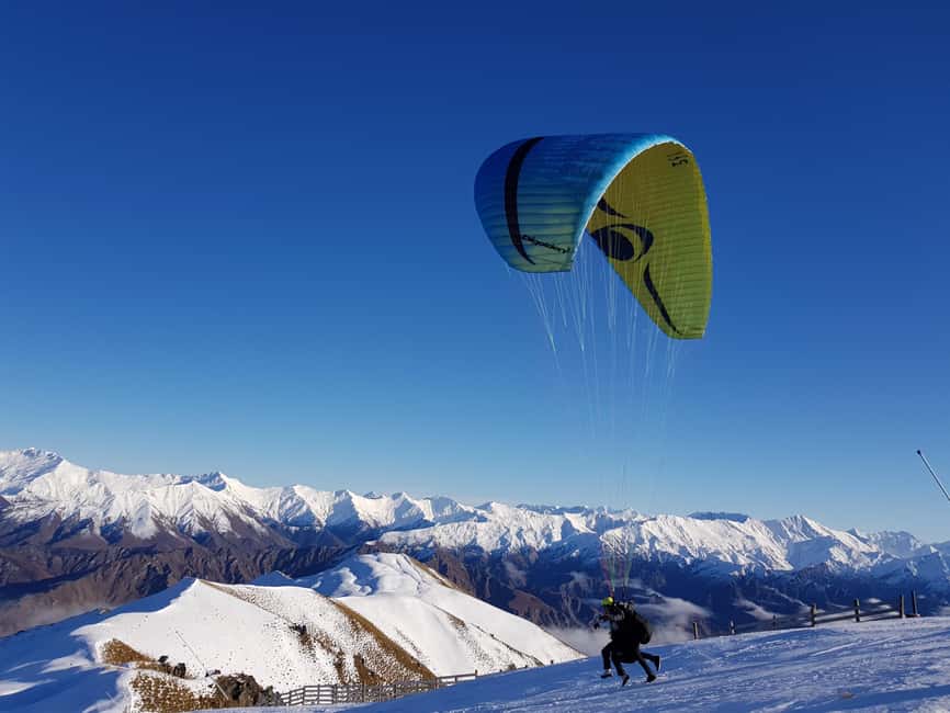 Queenstown: Tandem Paraglide - Winter - Coronet Peak 5400ft - Preparing for takeoff in snow
