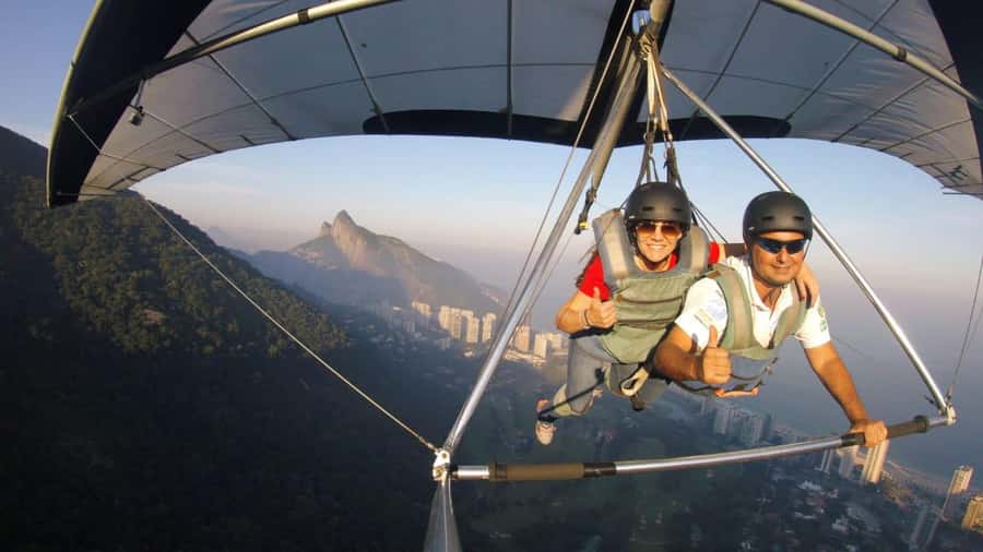 Rio de Janeiro: Hang Gliding or Paragliding Flights - Meeting Ricardo Hamond on São Conrado Beach