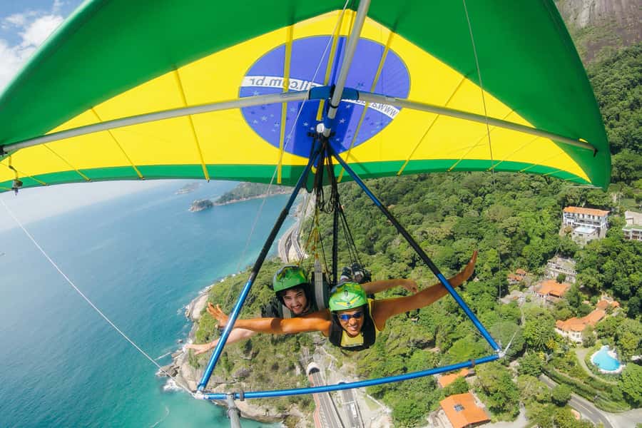 Rio de Janeiro: Hang Gliding Tandem Flight - The safety briefing and first steps