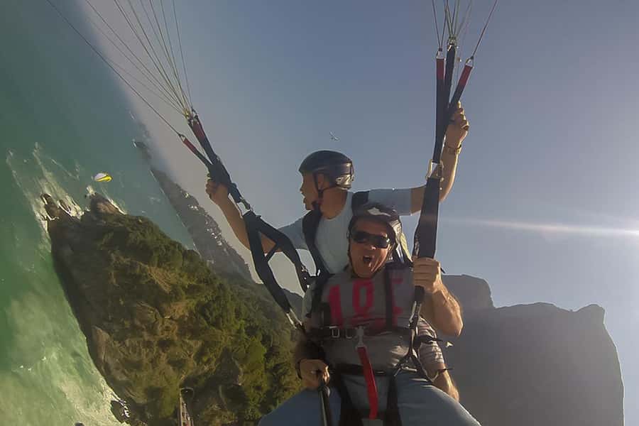 Rio de Janeiro: Paragliding Tandem Flight - Booking, cancellation, and language details