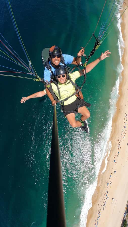 Rio de janeiro : Paragliding Tandem Flights over Rio - Landing beside São Conrado Beach