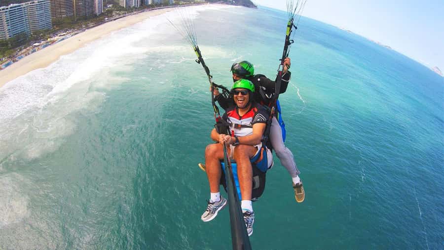 Rio de Janeiro: Paragliding with Hotel Pick-up & Drop-off - Who should book this flight?