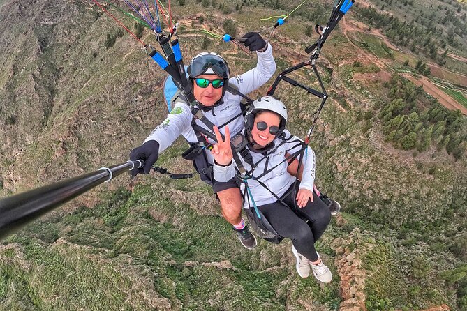 SILVER 1000m paragliding tandem flight above South Tenerife - Thermals, gentle turns, and optional aerobatics