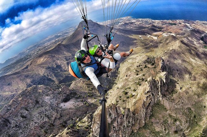 SILVER 1000m paragliding tandem flight above South Tenerife - What the $156.19 price really covers