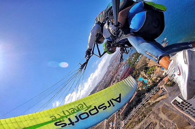 SILVER 1000m paragliding tandem flight above South Tenerife - Who will get the most from this flight