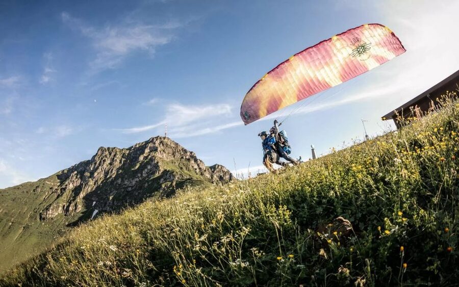 St Johann in Tirol: Tandem Paragliding - Meeting the Pilot at St Johann’s Gondola