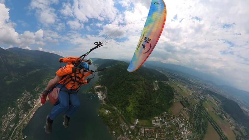 Tandem flight: Paragliding panorama tandem flight - A Wide View of Lake Ossiach and Three Alpine Ranges