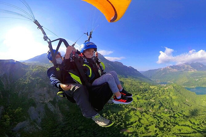 Tandem paraglider in the Pyrenees (Panticosa) + Video of the flight - Ten to fifteen minutes in the air