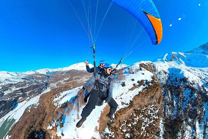 Tandem paraglider in the Pyrenees (Panticosa) + Video of the flight - Landing and the return to El Pueyo de Jaca
