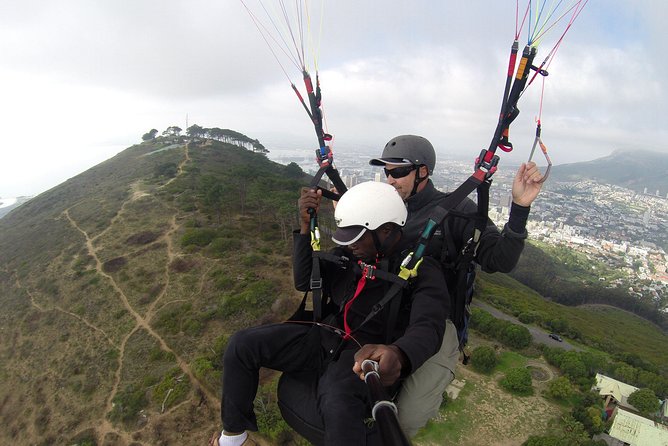 Tandem Paragliding Cape Town Experience TABLE MOUNTAIN PARAGLIDE - The pilots, instructors, and safety approach