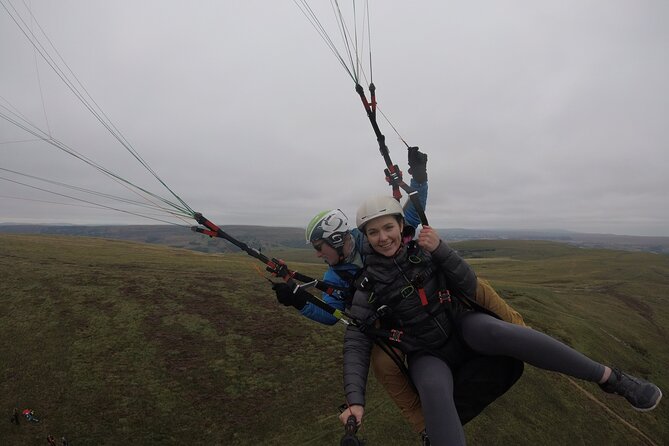 Tandem Paragliding Experience in the Brecon Beacons - Ridge soaring above the Brecon Beacons