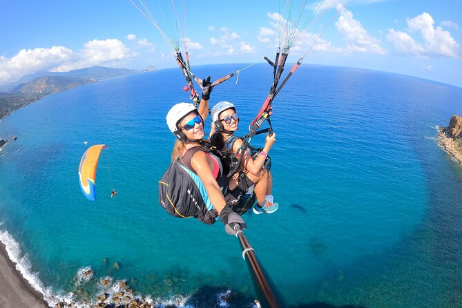Tandem Paragliding Flight in Cefalù - Smooth flying, not a white-knuckle stunt
