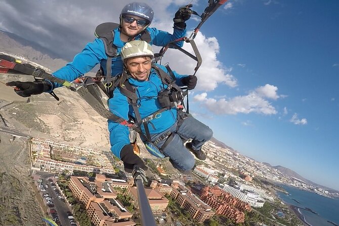 Tandem Paragliding Flight in Costa Adeje from 1100m - The pilots and the human side of the outing