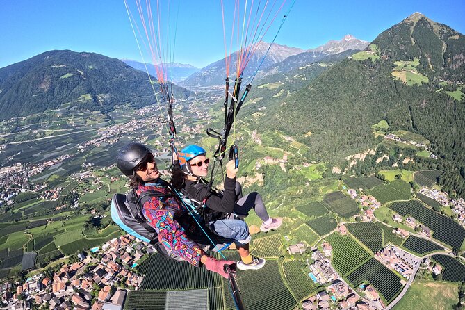 Tandem Paragliding Flight in Dorf Tirol, Merano - Taking the cable car up to the launch point
