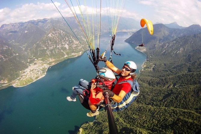 Tandem Paragliding Flight in Lombardy - Who will enjoy this flight most