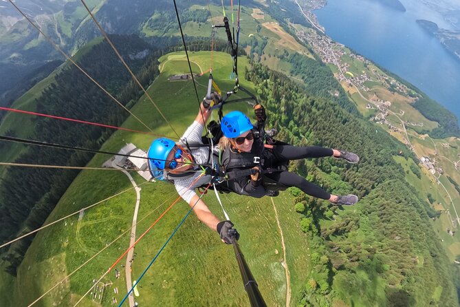 Tandem Paragliding Flight in the Lucerne Region - Who will enjoy this most