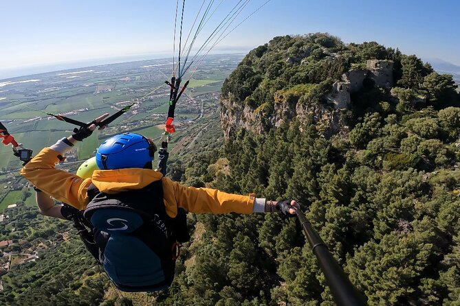 Tandem Paragliding Flight on Capaccio Paestum in Salerno - Carlo Raito’s role in the experience
