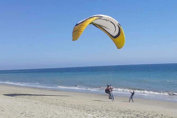 Tandem Paragliding flight with instructor in Malibu - Taking off above Malibu
