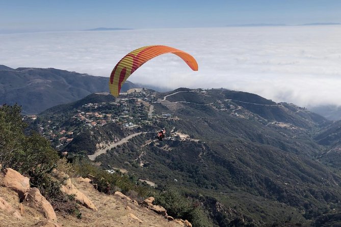Tandem Paragliding flight with instructor in Malibu - The 10-minute briefing and harness setup
