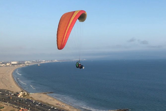 Tandem Paragliding flight with instructor in Malibu - The instructor and communication