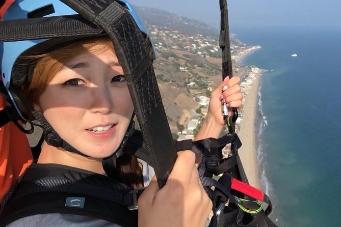 Tandem Paragliding flight with instructor in Malibu - Flying over the Malibu hills and Pacific