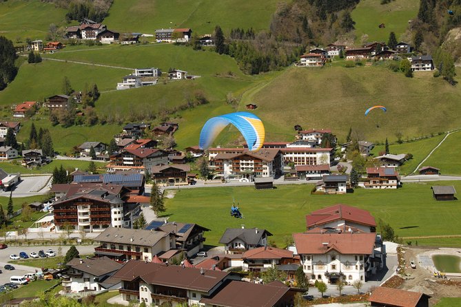 Tandem paragliding in the Stubai Valley near Innsbruck - Landing without the drama