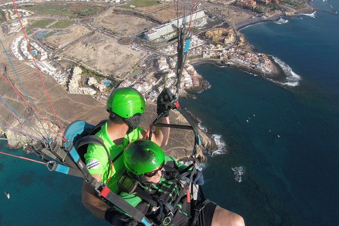 Tenerife Basic Paragliding Flight Experience with Pickup - What makes the pilots important
